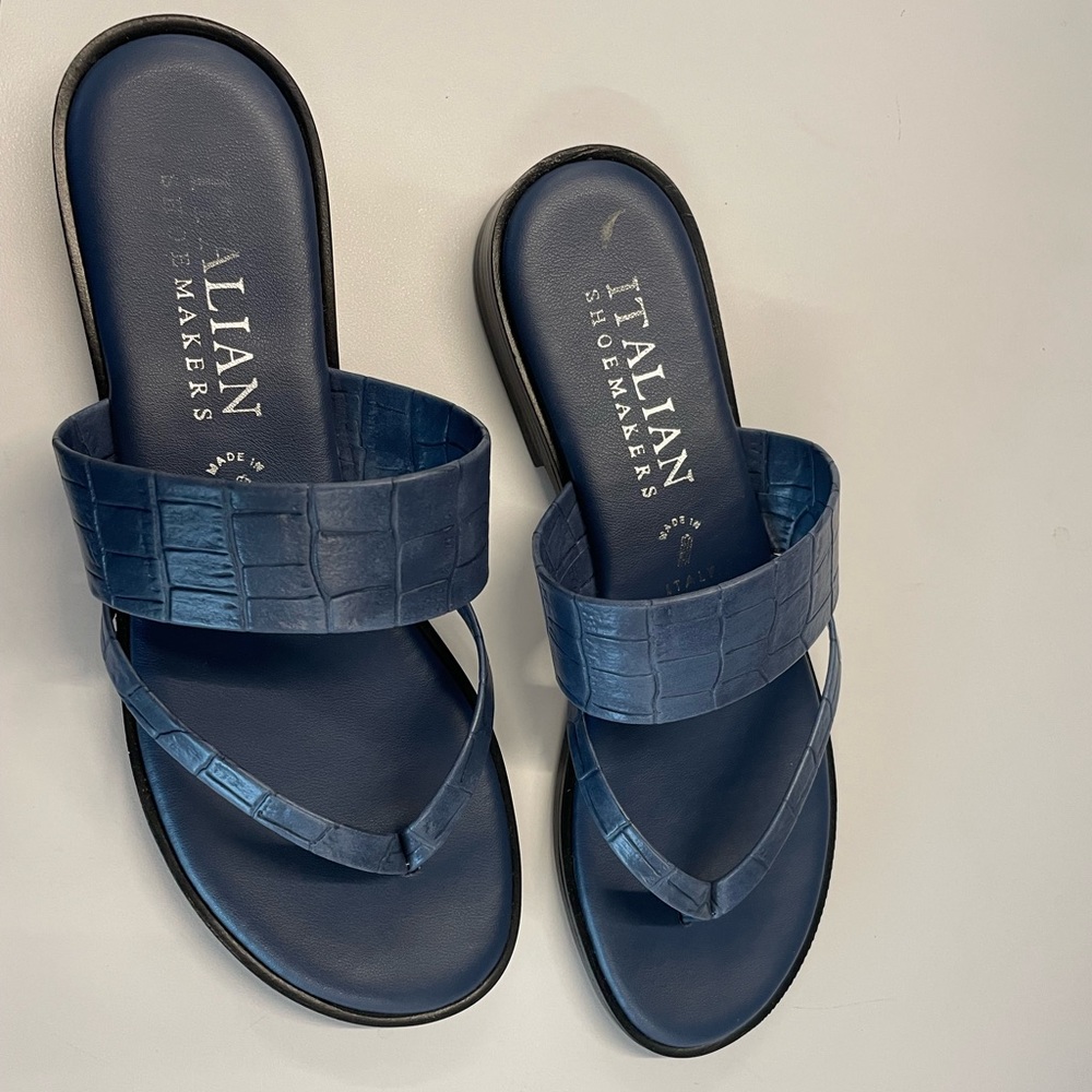 Adorable navy Italian Shoemaker sandals